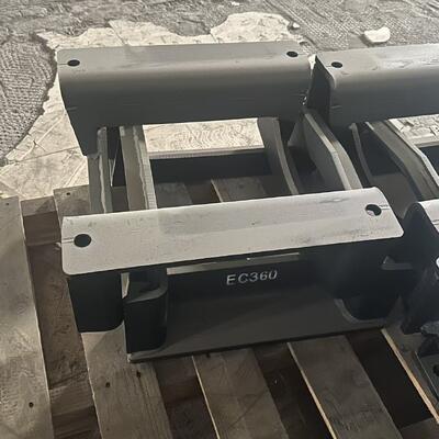 Excavator chain guard, chain protector, wear-resistant components, chain holder